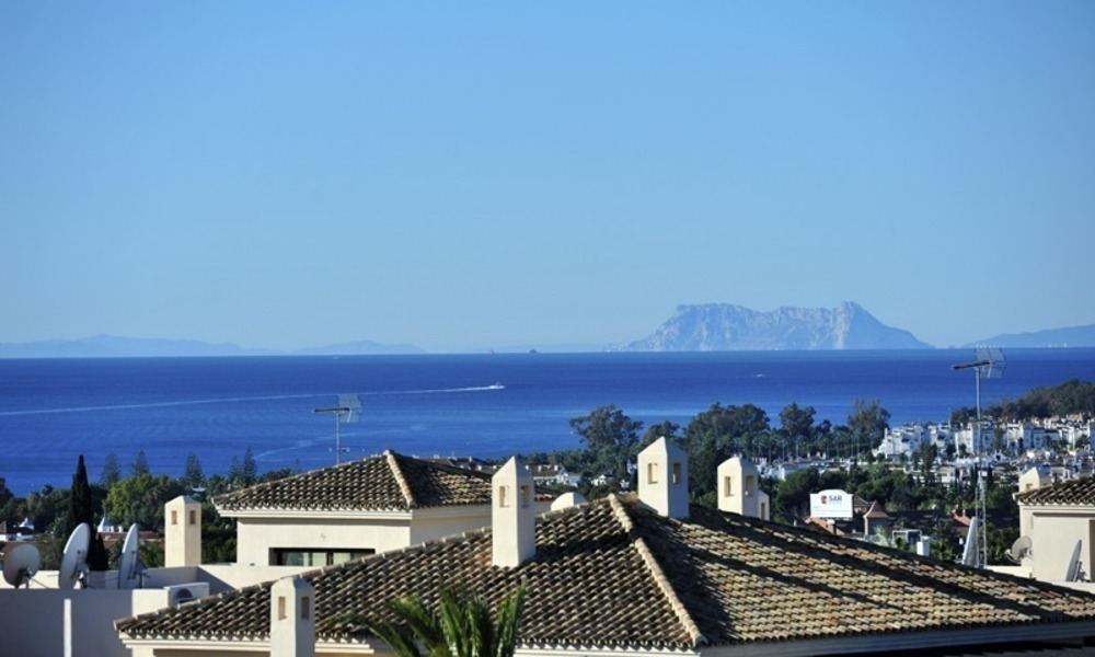 Apartamentos en venta a poca distancia de todas las comodidades y Puerto Banús en Nueva Andalucía, Marbella 1149